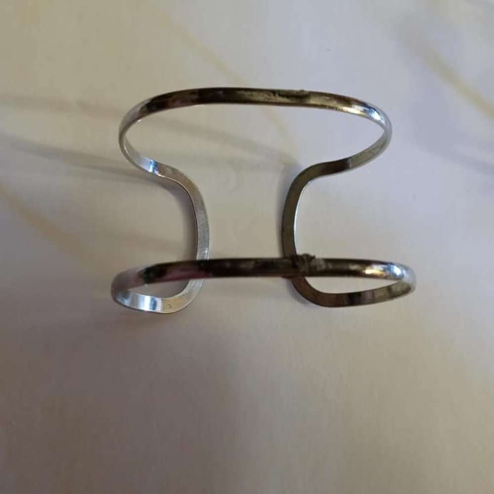 2 cuff bracelets - Picture 2 of 3